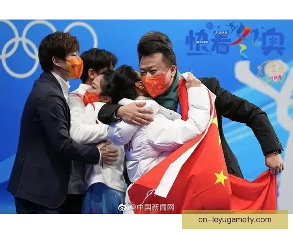 冬奥冠军夫妇甜蜜相拥时刻感人