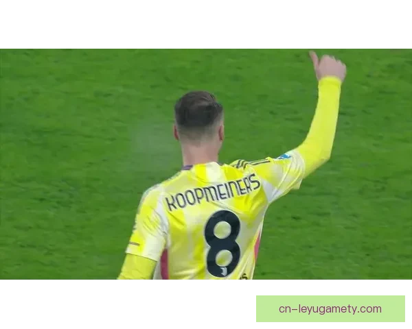 尤文半场2比1库普梅纳斯双响伤退